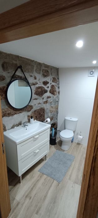 Alugo T1 , rés do chão de casa renovada