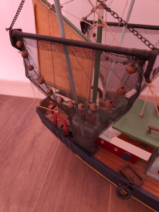 barco de pesca em madeira