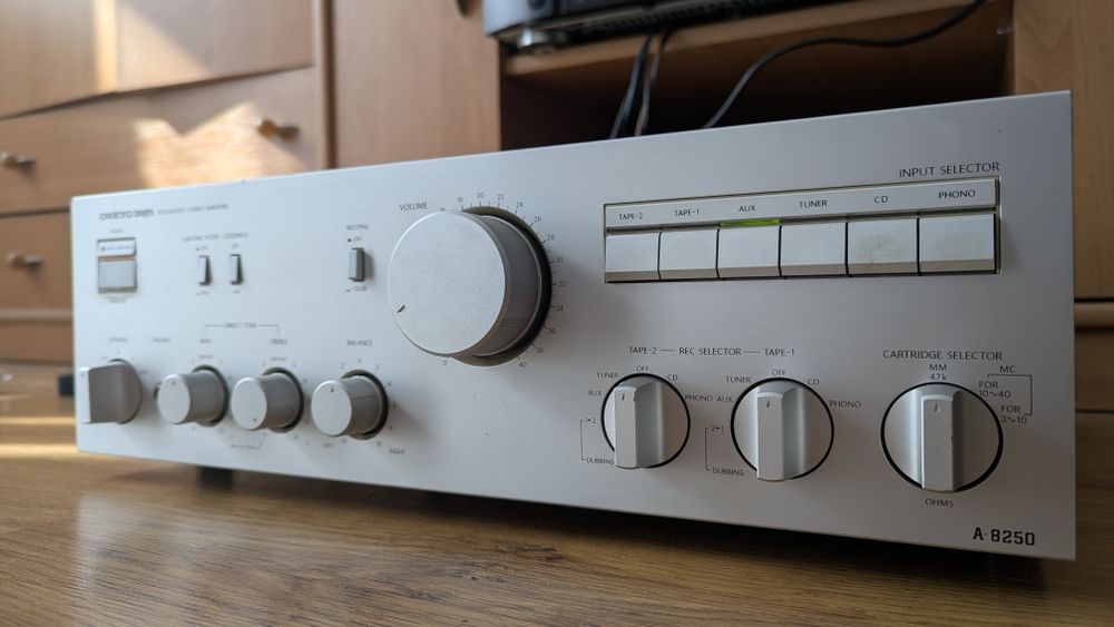 Продам ONKYO Integra A8250, 2*100Ватт!!!