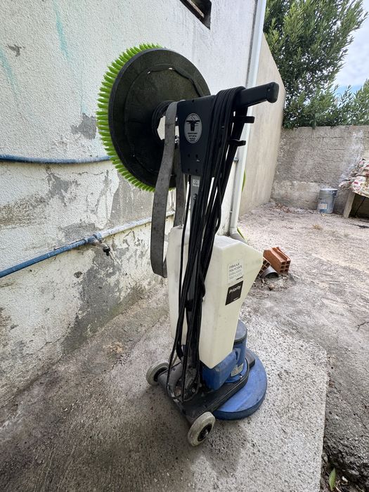Máquina Monodisco Numatic NPR 1523/M c/ Depósito e Escova