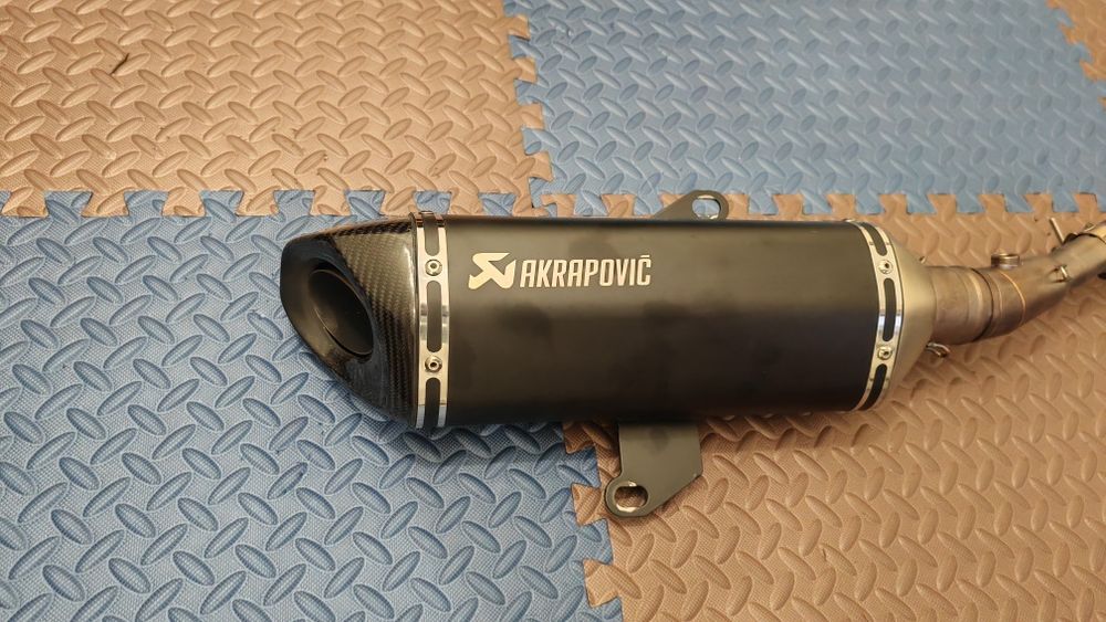 Vendo escape akrapovic para Honda Adv 350  2025