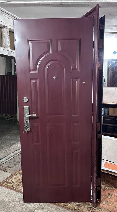 Терміново продам вхідні двері входная дверь 860*2050 праві