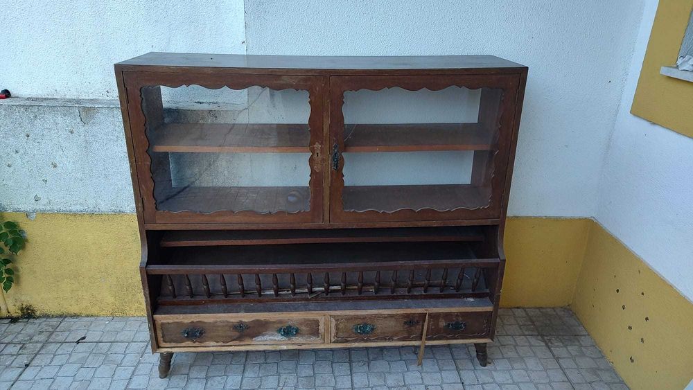 Móvel Louceiro / Cristaleira Antiga em Madeira – Para Restauro / DIY