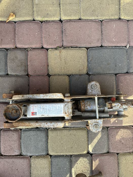 Домкрати з Європи.