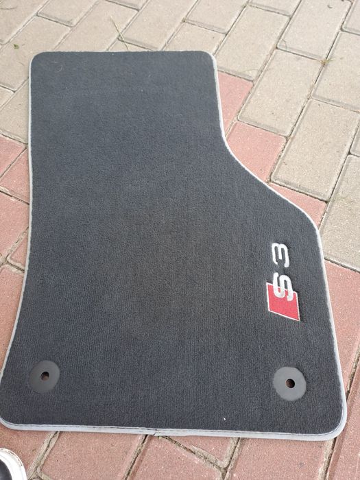 Dywaniki chodniczki audi  s3  8v5 sedan oryginalne kupione w salonie