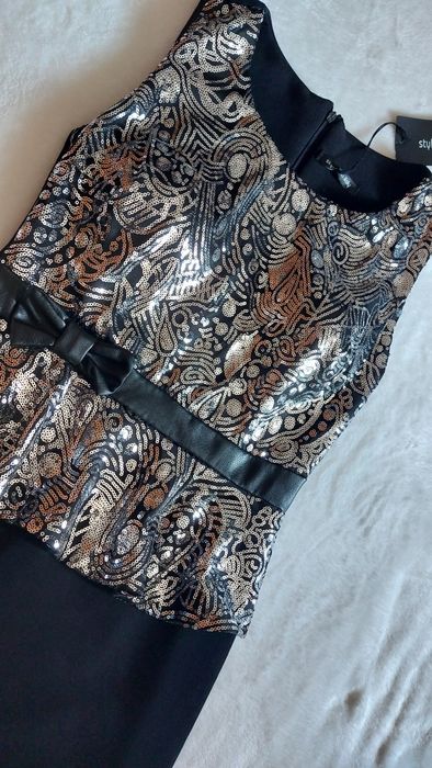 Elegancka sukienka cekiny włoska produkcja