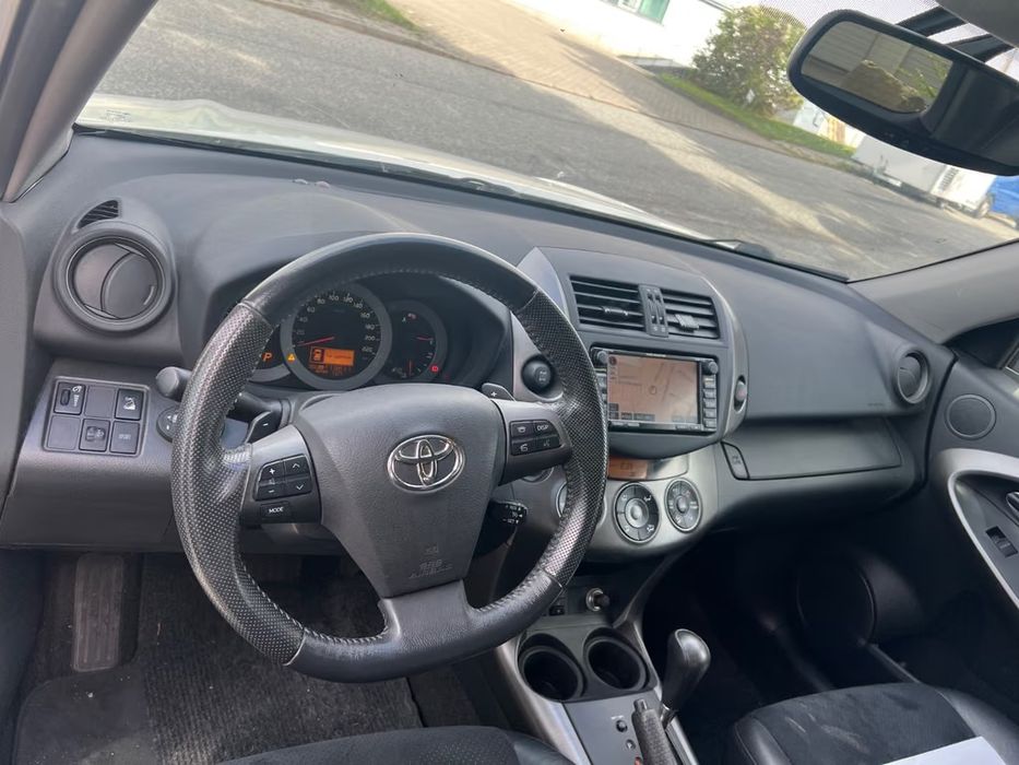 Toyota RAV-4 2012...