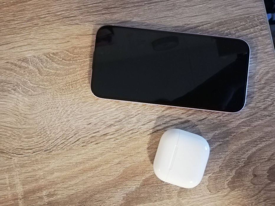 iPhone 15 128 gb + AirPods 4