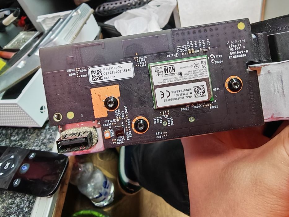 Xbox Series S деталі від консолей