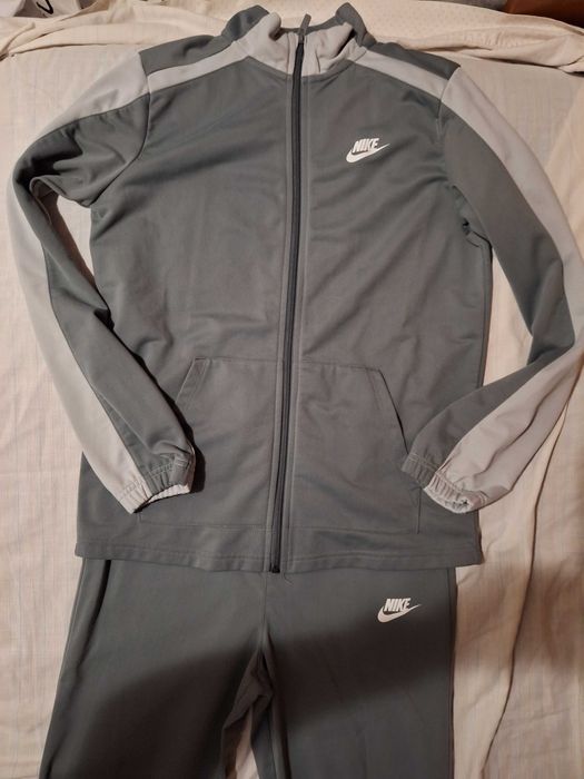 Fato de treino nike para rapaz de 13/14 anos