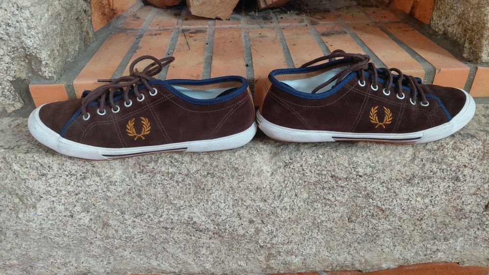 Ténis Fred Perry  - camurça castanha