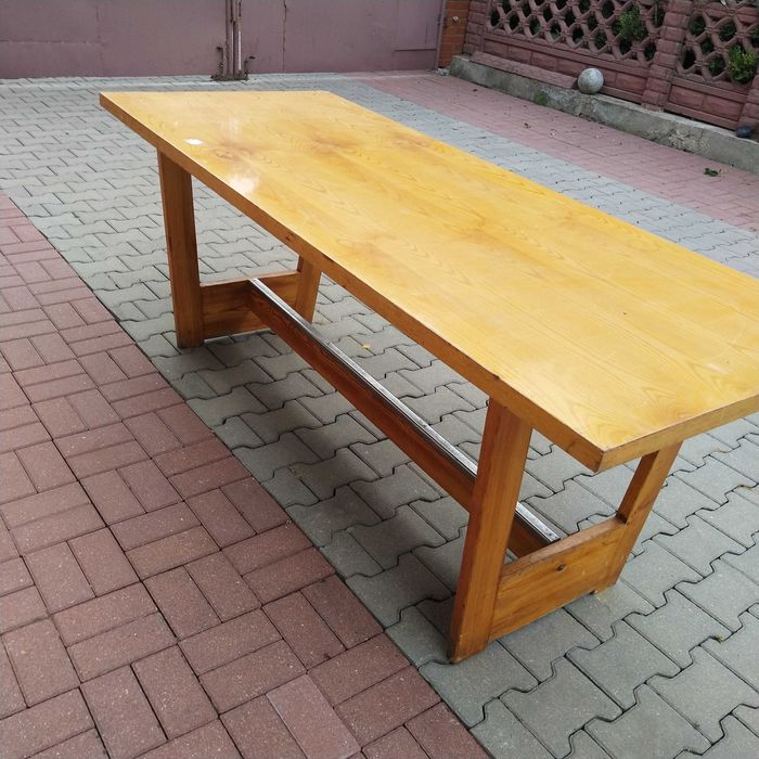 Stół drewniany stabilna konstrukcja