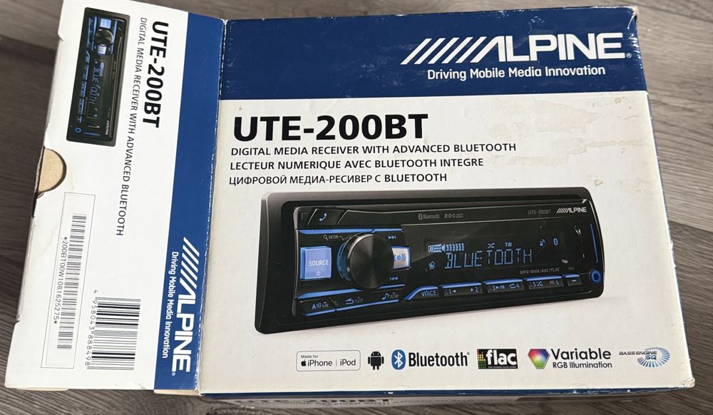 Магнітофон автомобільний Alpine UTE-200BT