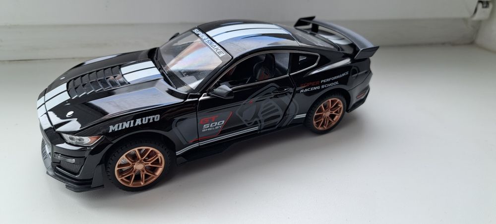 Машинка модель ford mustang shelby gt500