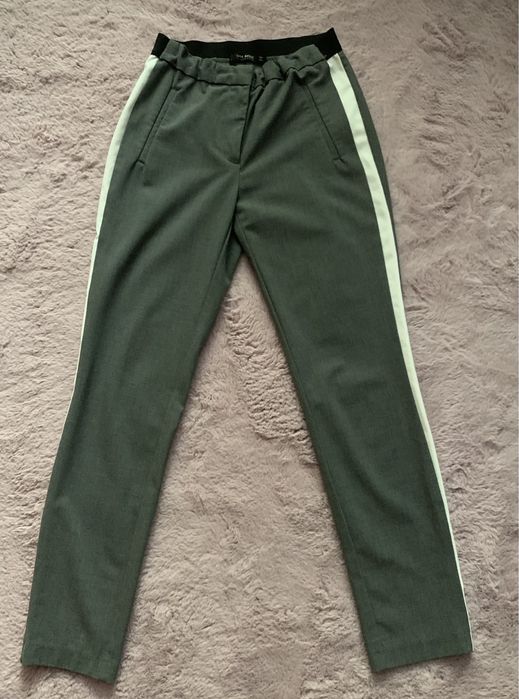 Класичні сірі брюки з білою смужкою Zara