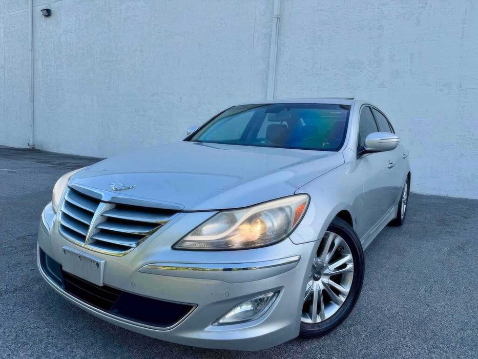 Hyundai Genesis      2012
