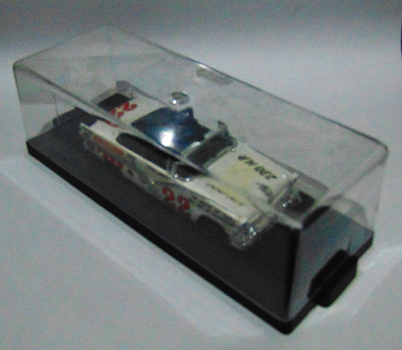 Miniatura em metal Ford Thunderbird.