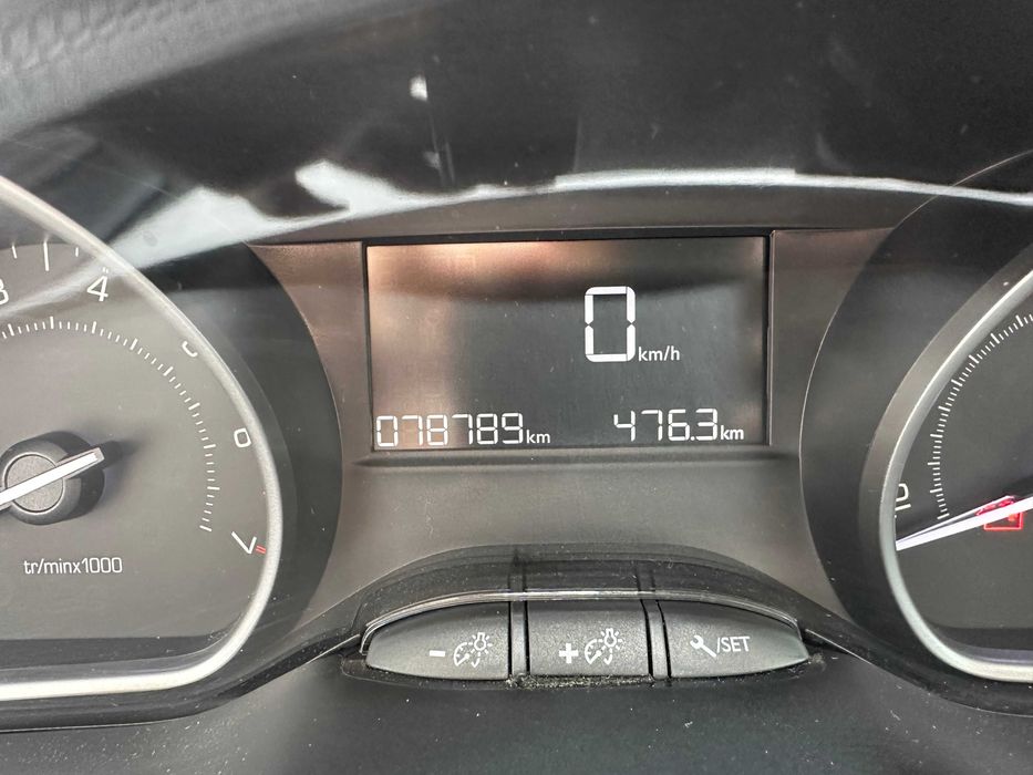 PEUGEOT 208 78000 km