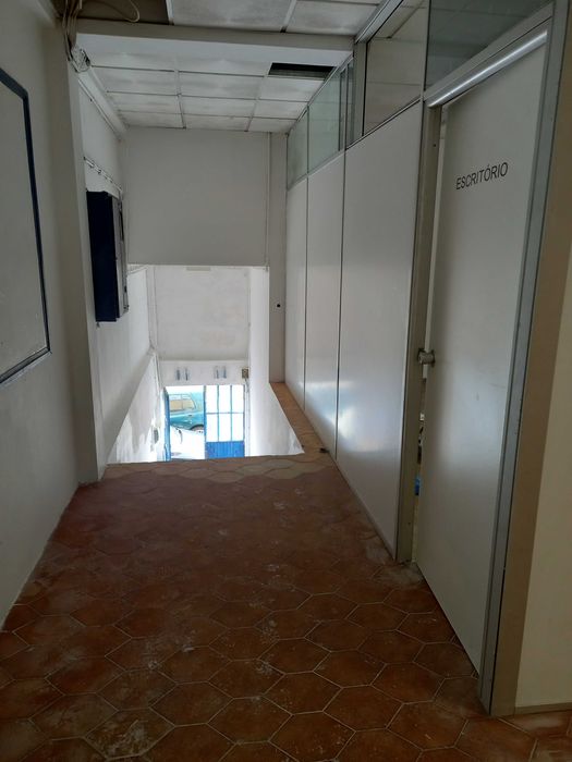 Pequenos Armazéns - Boxes de 10 e 15 m2 - Oliveira do douro