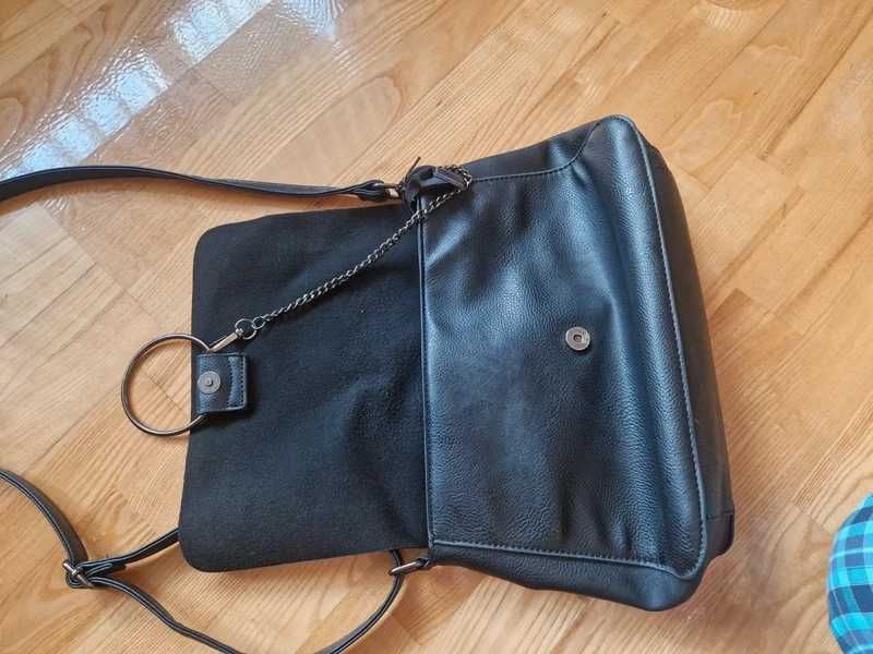Torebka czarna z klapą na ramię 32 x 22