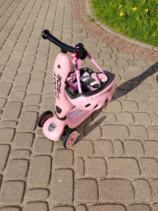 Hulajnoga Scoot and Ride różowa kask