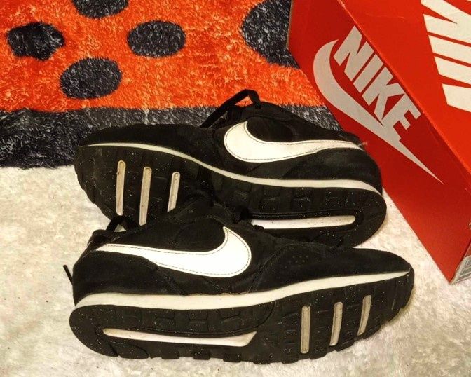 Buty Nike MD Valiant 6y 38,5 czarne
Długość wkładki 24 cm
Stan bardzo