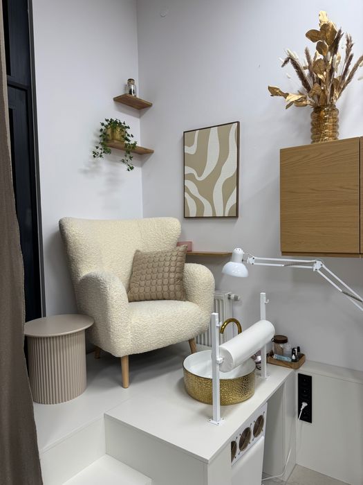 Stanowisko fryzjerskie i manicure na wynajem Czerwone Maki Ruczaj