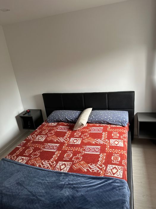 Vendo uma cama casal + colchão + cabeiras  bom estado
