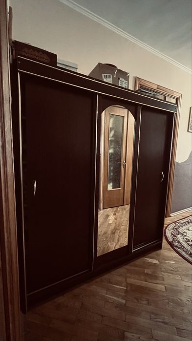 Шафа в спальню трьохдверна