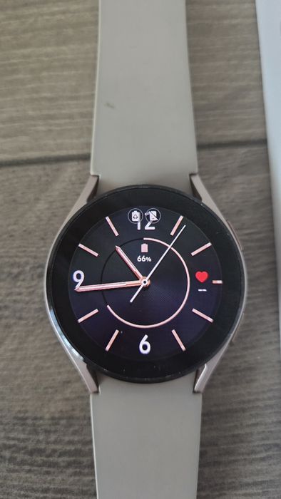 Samsung Galaxy Watch 4 – Stan dobry + Pudełko i ładowarka