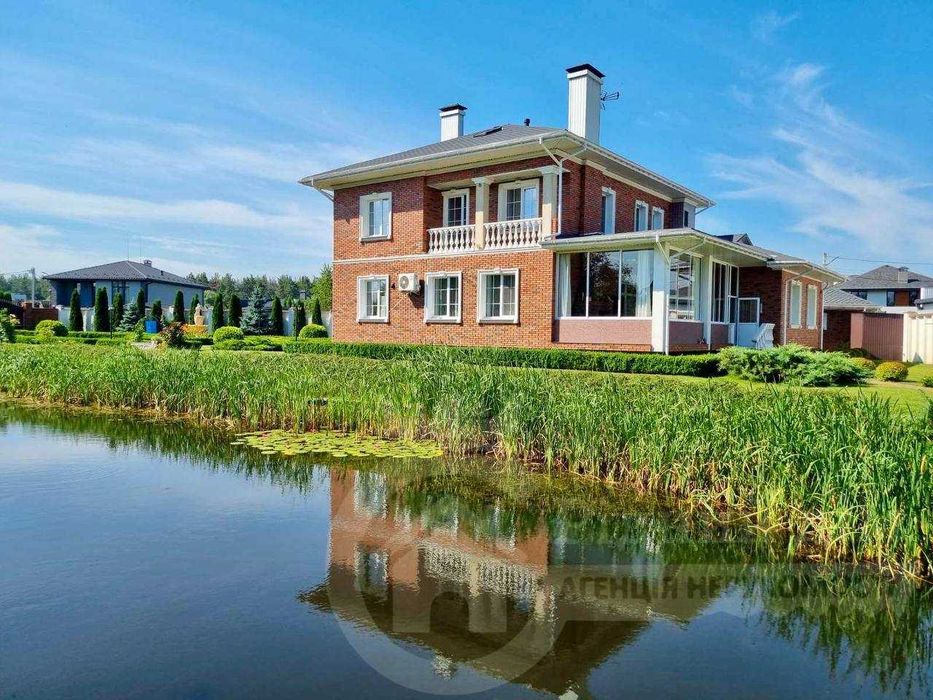 Елітний будинок з власним озером і басейном Козин  . Без комісії
