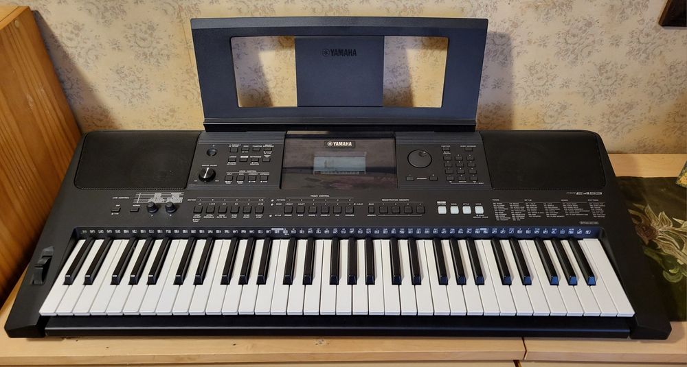 Teclado Yamaha PSR‑E453 – Como novo, pouco uso