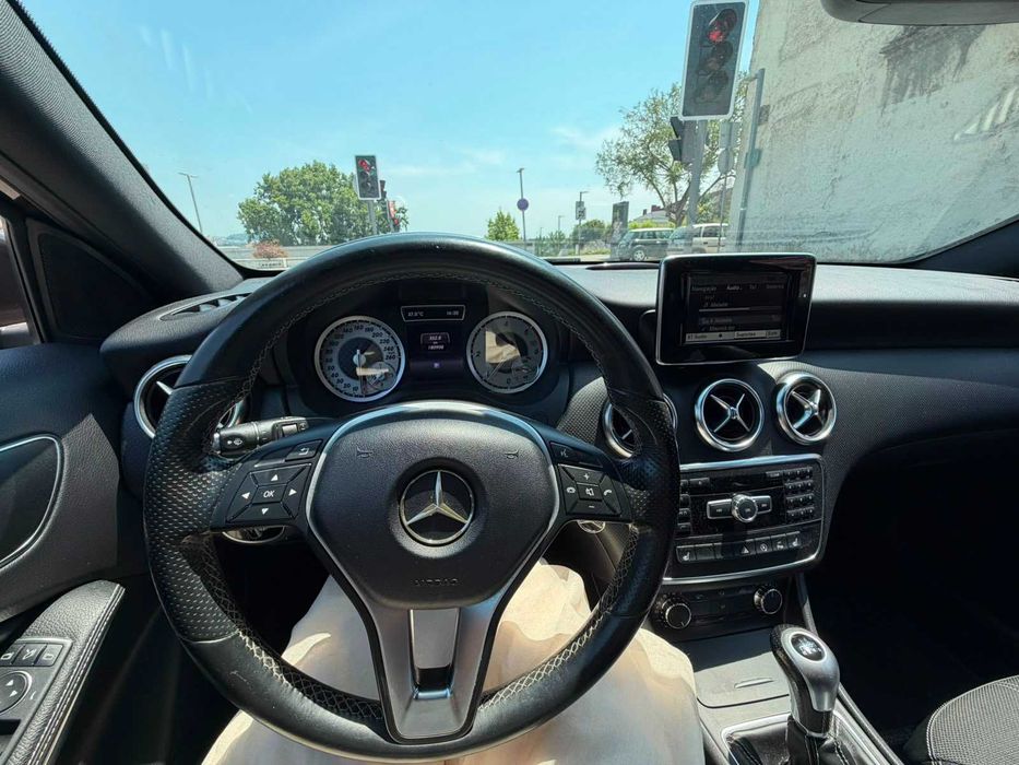 Mercedes-Benz A 180 — fotografia 9