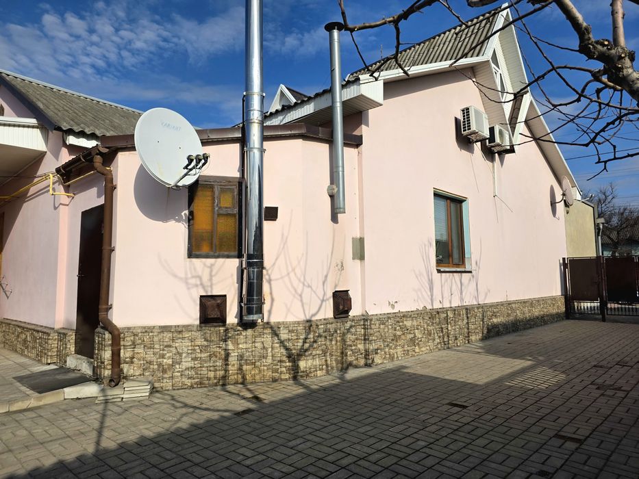 Будинок + приміщення