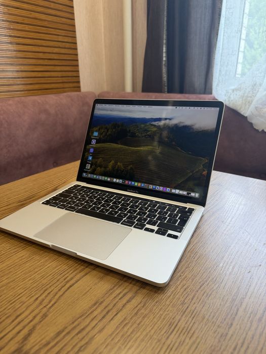 Продам MacBook Pro 13 дюймів, М2, 2022 рік