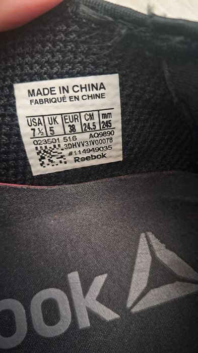 Продам жіночі кросівки фірми Reebok Nike