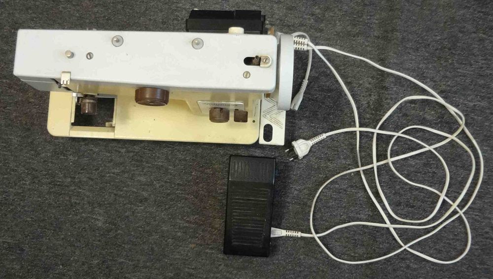 Электрическая швейная машинка Чайка 134 рабочая