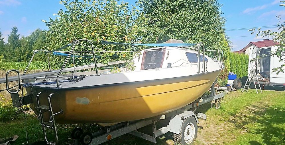 Żaglówka BEZ 4 + przyczepa