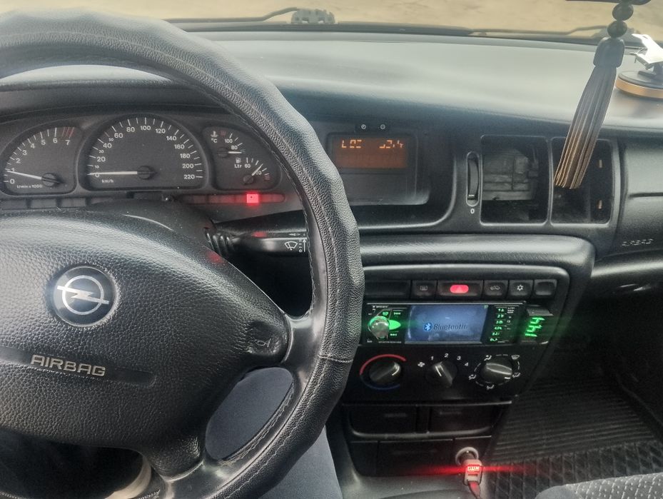 Продам вектра б в гарному стані