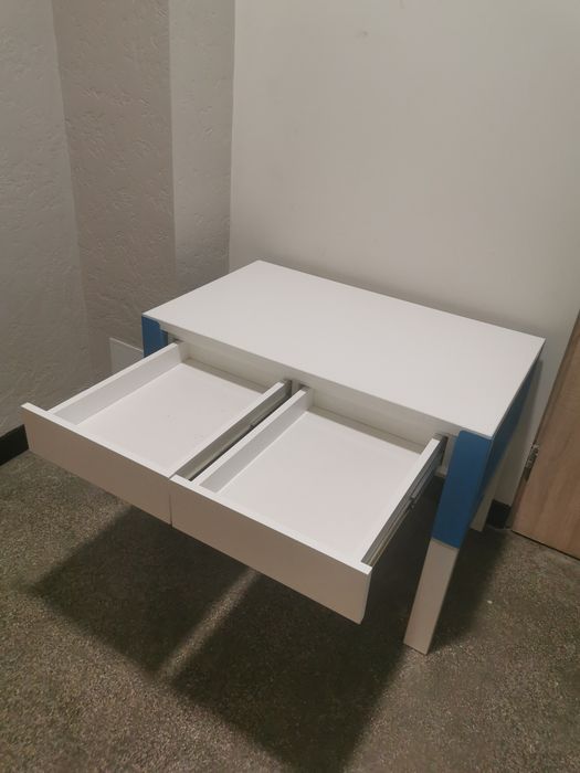 Biurko Ikea rosnące pahl z szufladami