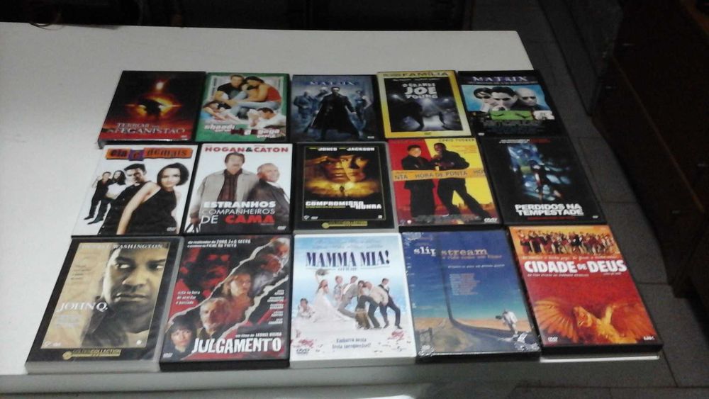Vendo 41 Filmes DVD ,alguns por estriar vários temas .
