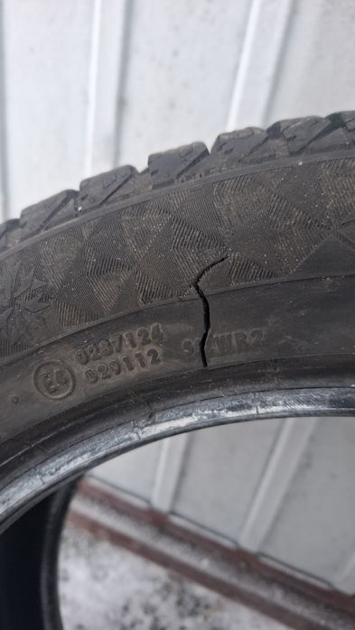 Продаю б/в Continental ContiVikingContact 7 225/50 R17 98T