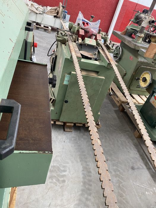 Maquina Sicma semi automatica de fazer furas para persianas em madeira