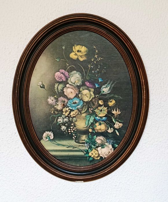 Quadros ovais com  motivos florais