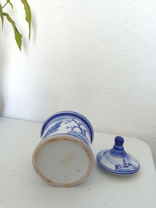 Pote em porcelana pintado