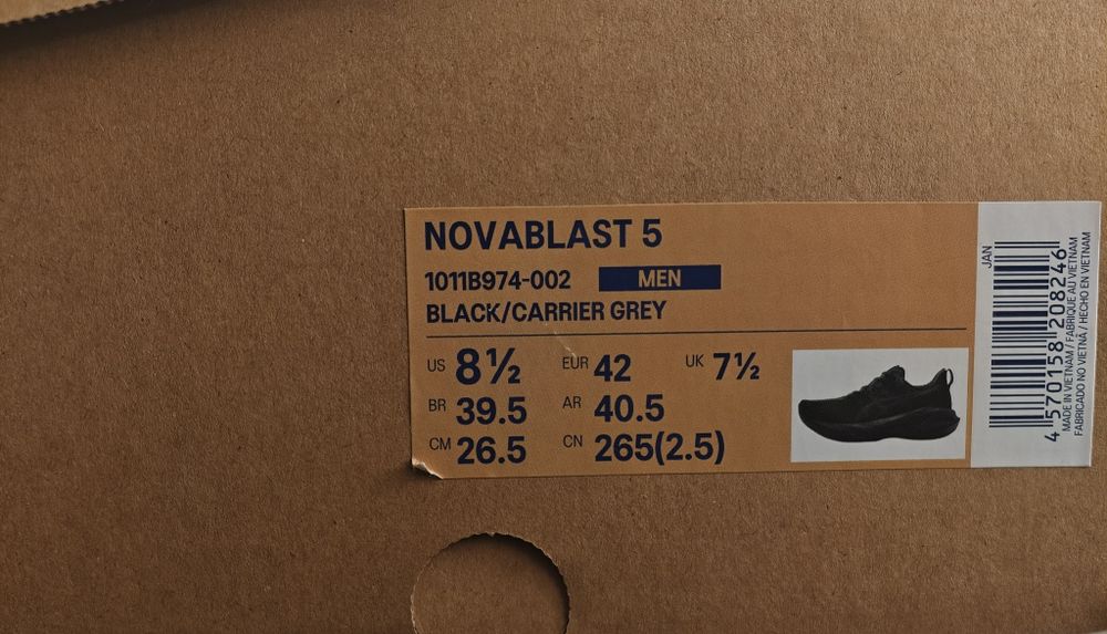 Buty Asics novablast 5 rozmiar 42
