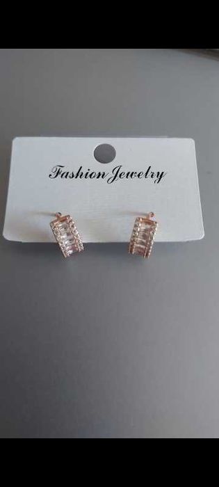 Продам сережки з камінцями