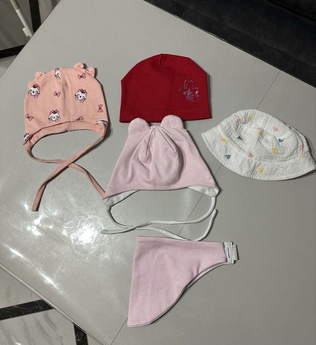 Лот речей на дівчинку 74/80см весна/ літо+ шапочки