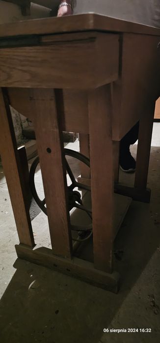 Maszyna do szycia z zabudową, produkcja Zakłady Metalowe Radom