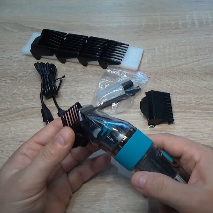 Машинка для стрижки волос и бороды с LED дисплеем и влагозащитой